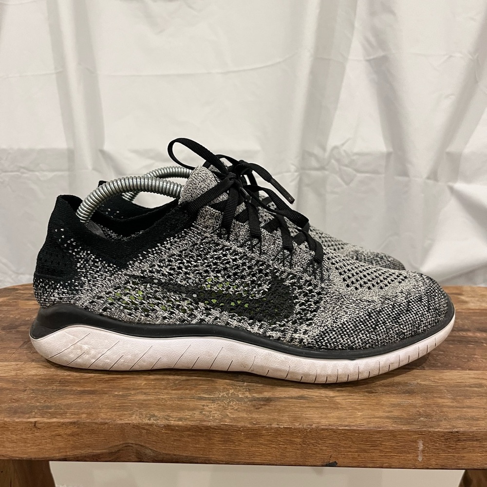 LIKE NEW!! Nike women’s Flyknit free run 2018 - women’s size 10